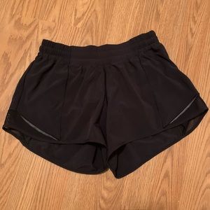 Lululemon hotty hot shorts black 4” 6